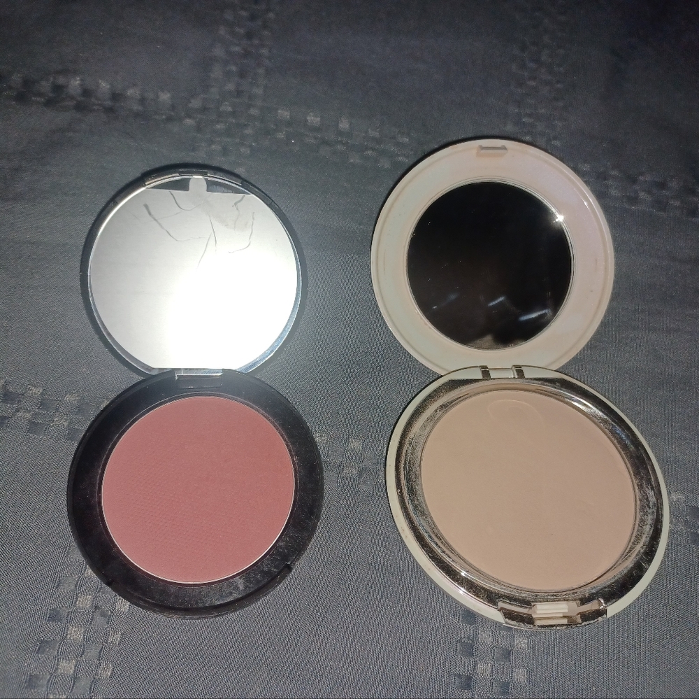It cosmetics Foundation and blush
